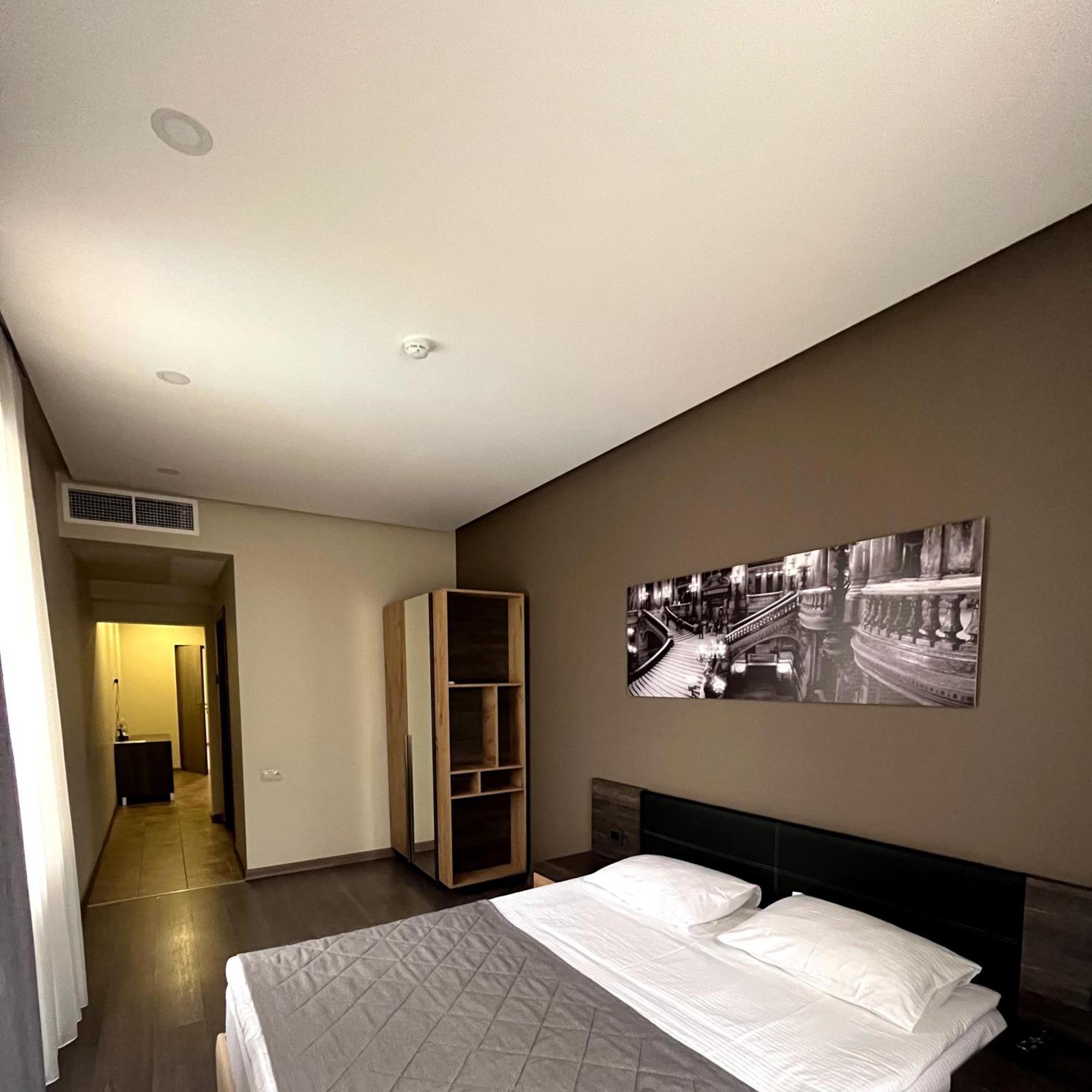 Bien Hotel Erevan Cameră foto