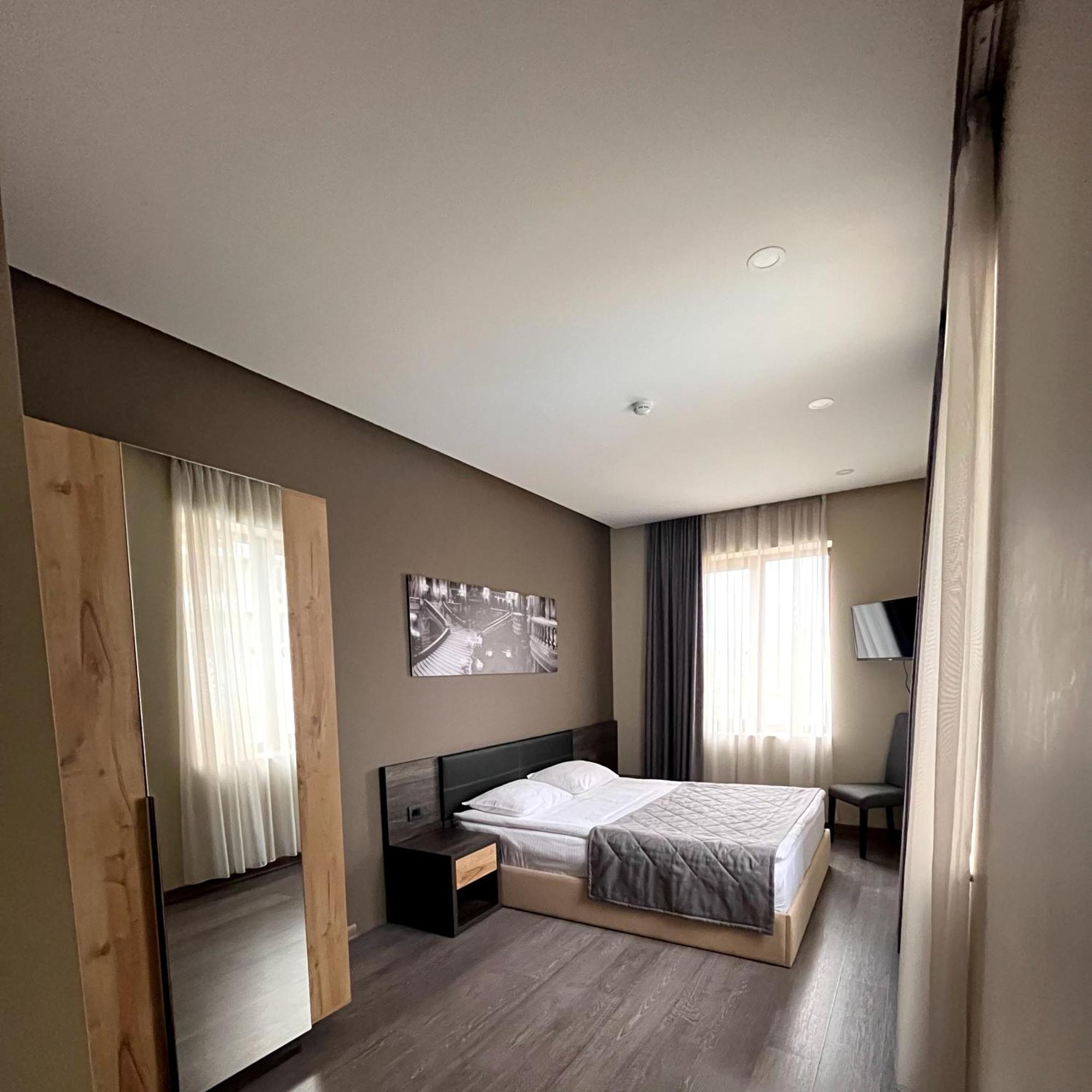 Bien Hotel Erevan Cameră foto